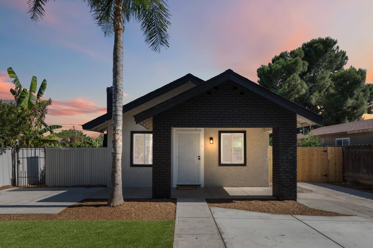 438 E Cortland Ave, Fresno, CA 93704