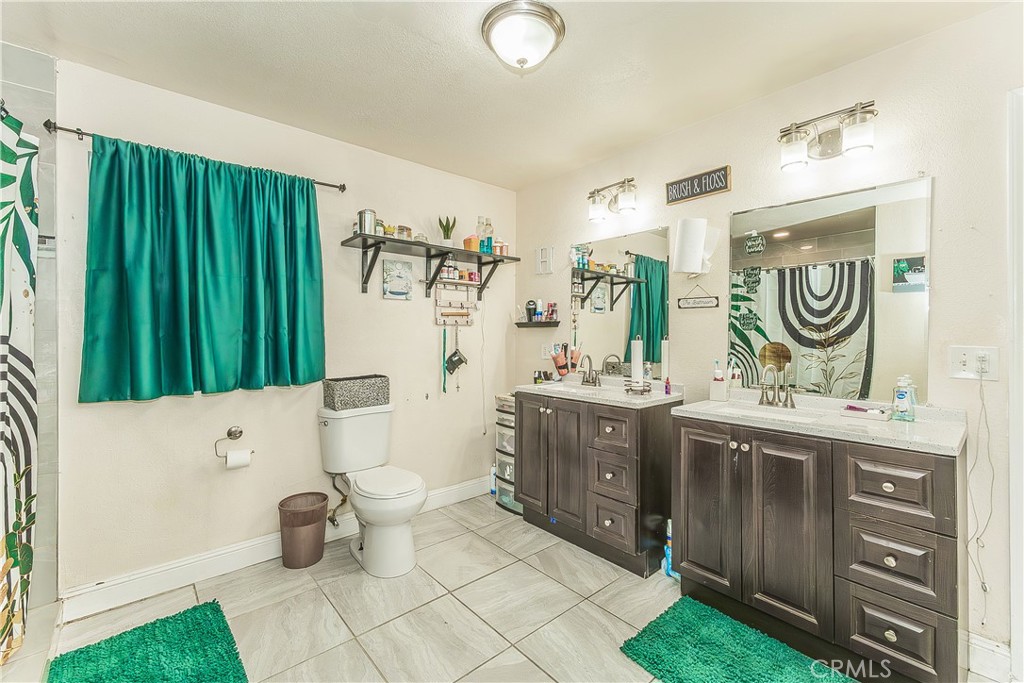 2467 S Holloway Ave, Fresno, CA 93725