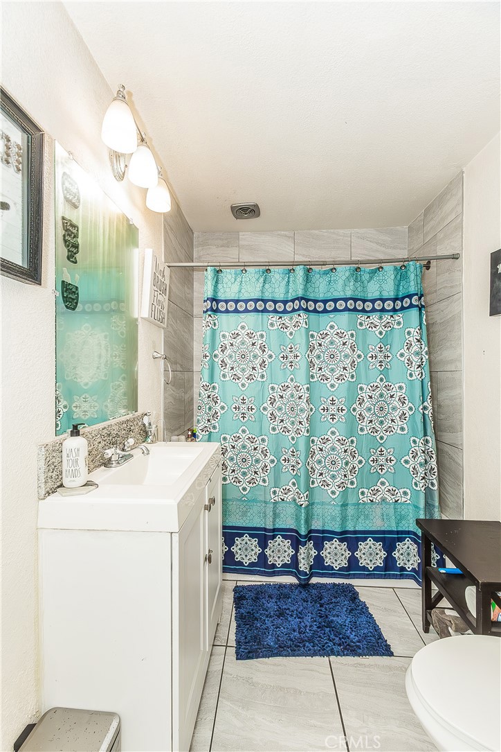 2467 S Holloway Ave, Fresno, CA 93725