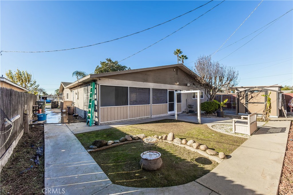 2467 S Holloway Ave, Fresno, CA 93725