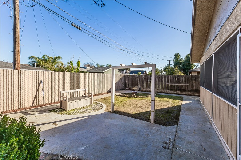 2467 S Holloway Ave, Fresno, CA 93725