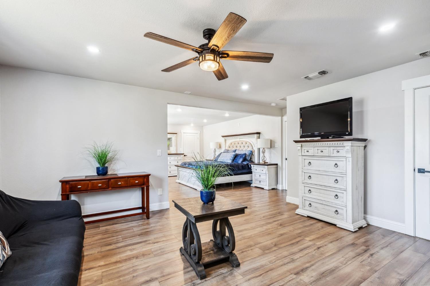 4341 W Dakota Ave, Fresno, CA 93722