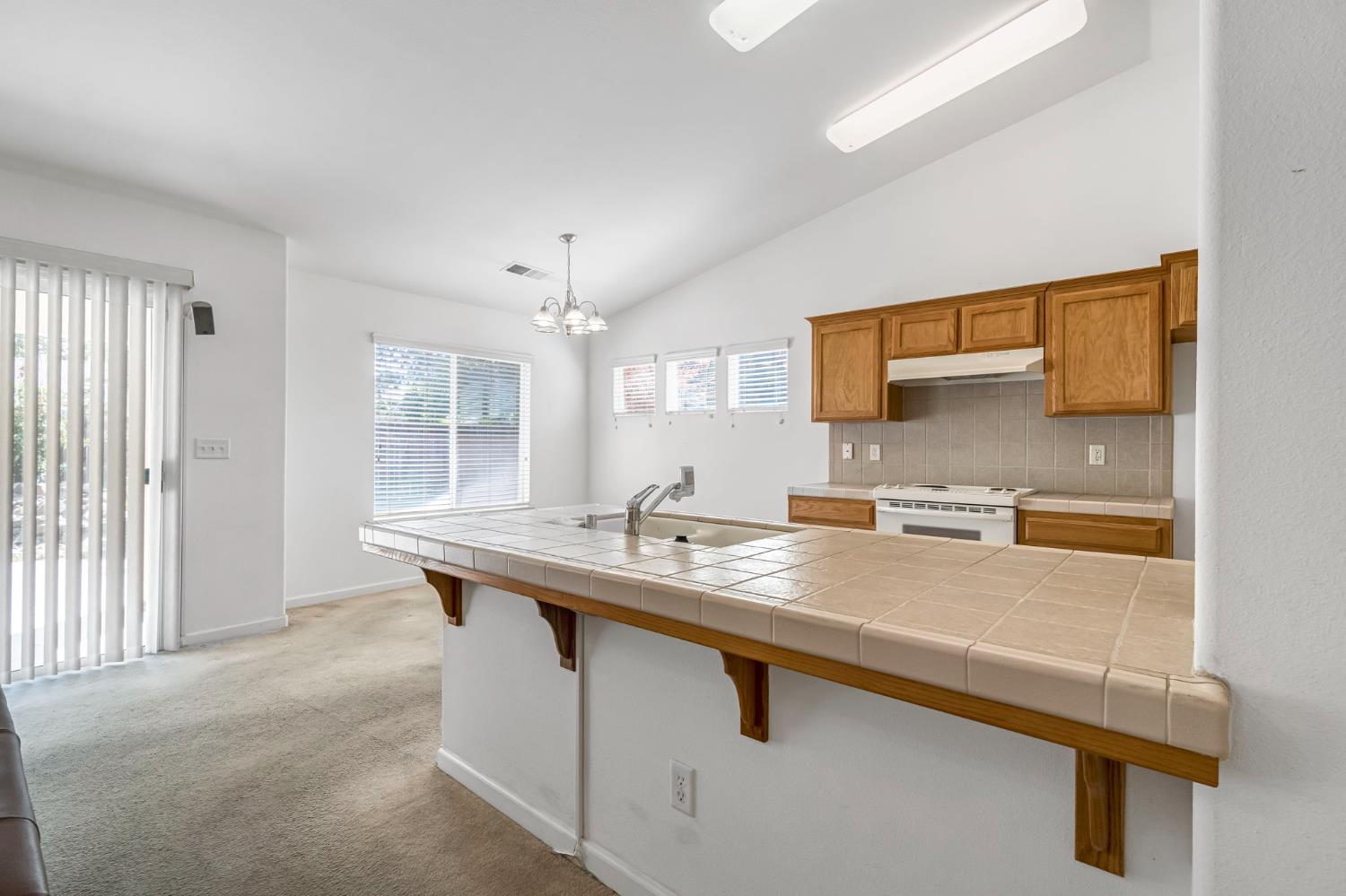 5565 W Lamona Ave, Fresno, CA 93722