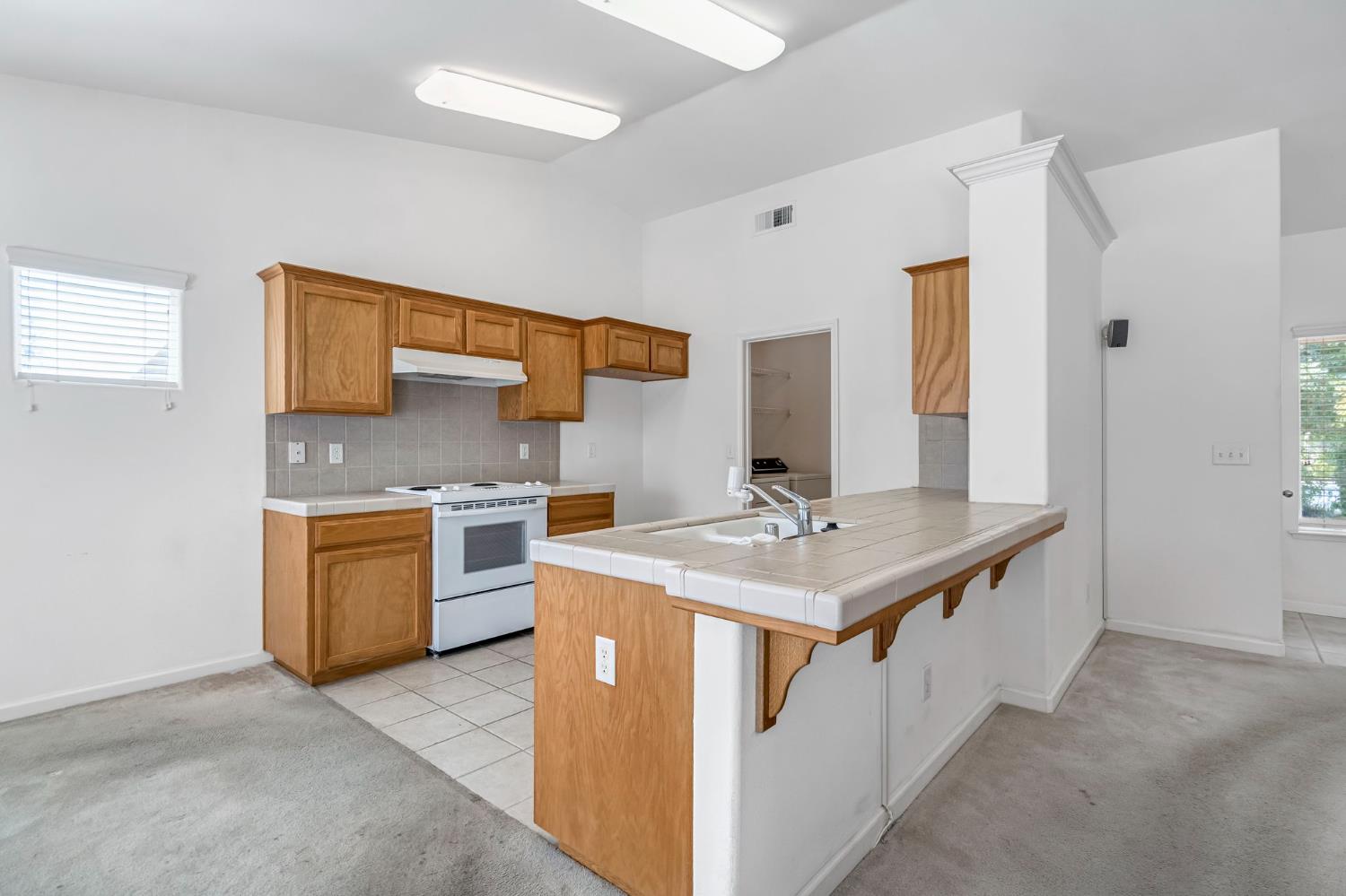 5565 W Lamona Ave, Fresno, CA 93722
