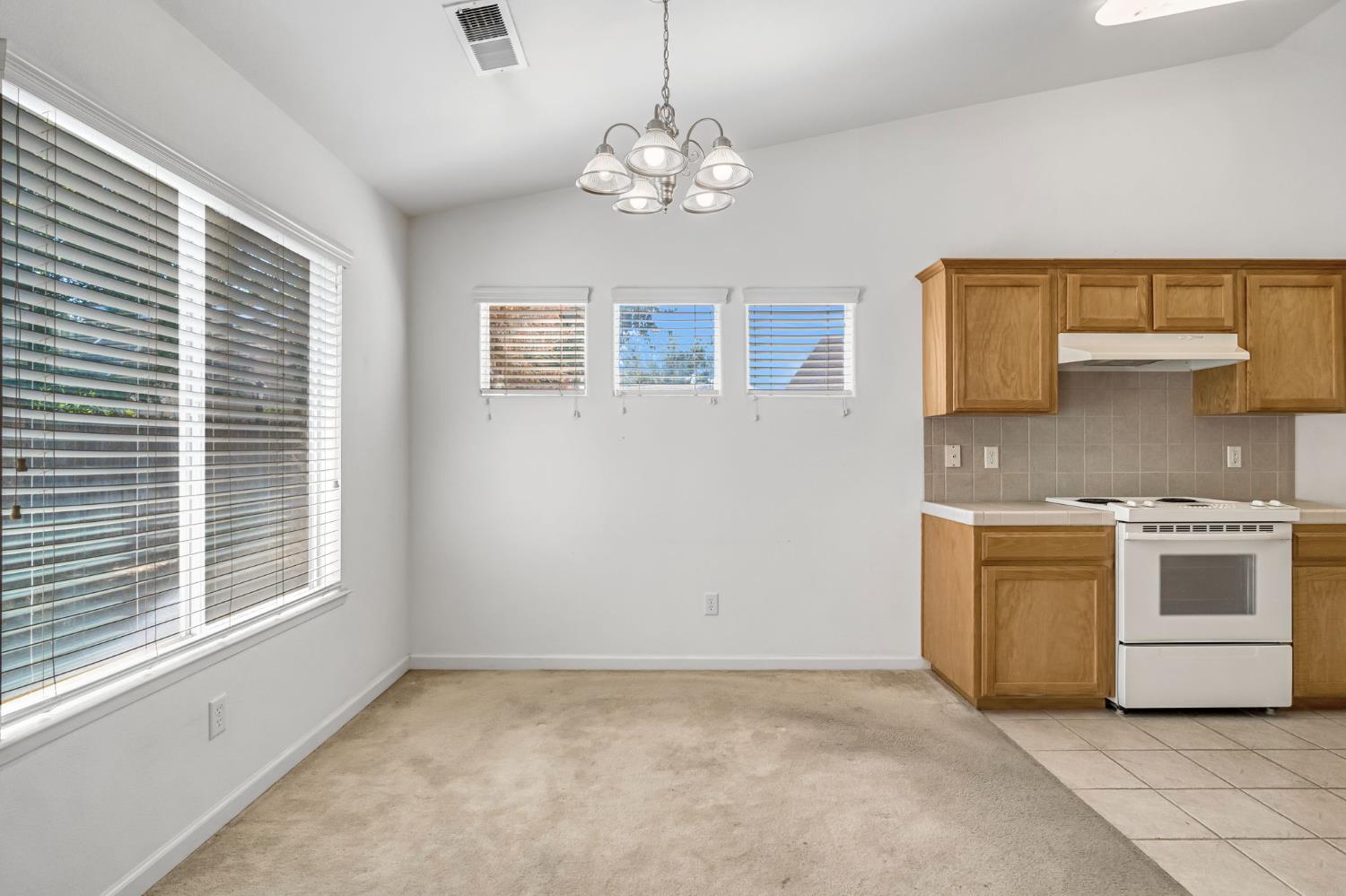 5565 W Lamona Ave, Fresno, CA 93722