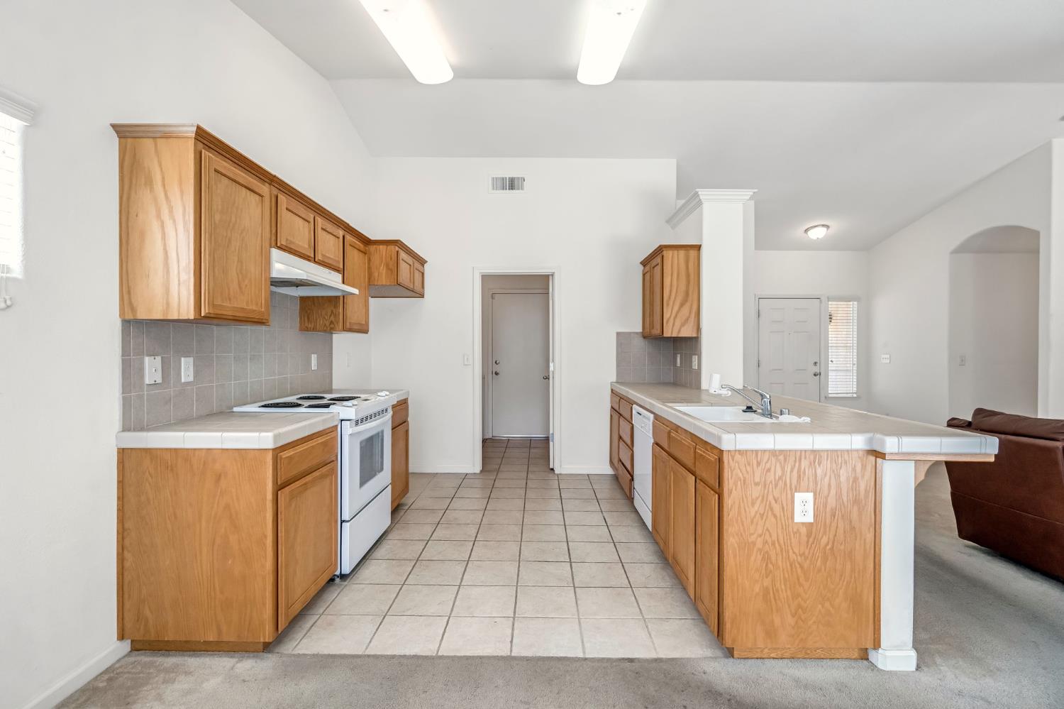 5565 W Lamona Ave, Fresno, CA 93722