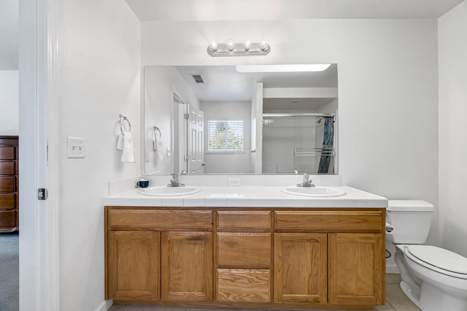 5565 W Lamona Ave, Fresno, CA 93722