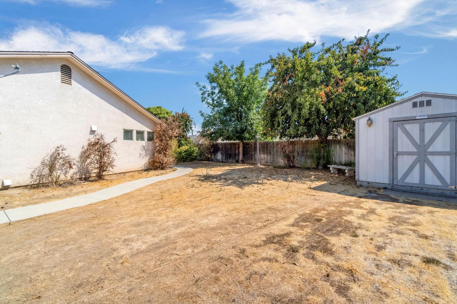 5565 W Lamona Ave, Fresno, CA 93722