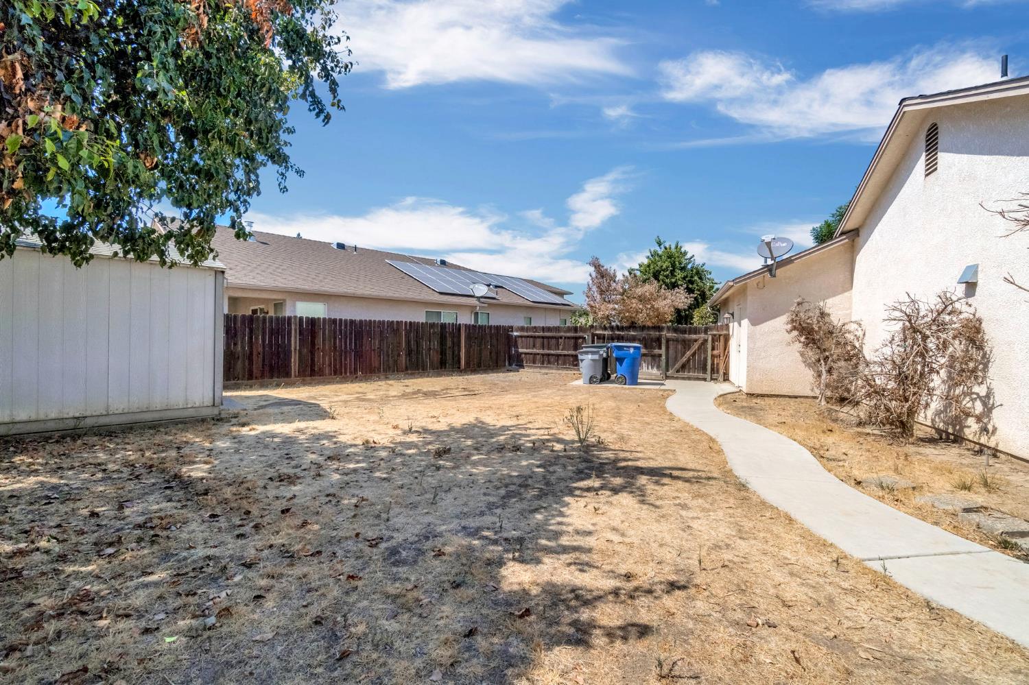 5565 W Lamona Ave, Fresno, CA 93722