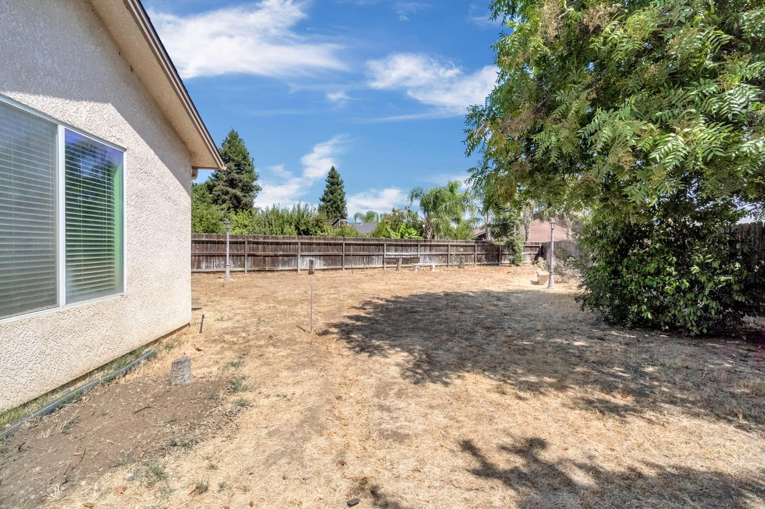5565 W Lamona Ave, Fresno, CA 93722