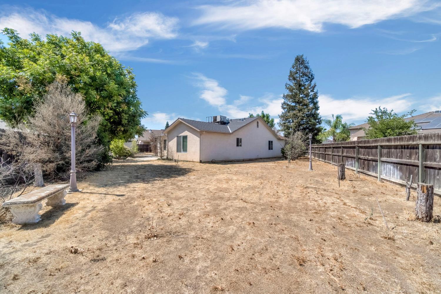 5565 W Lamona Ave, Fresno, CA 93722