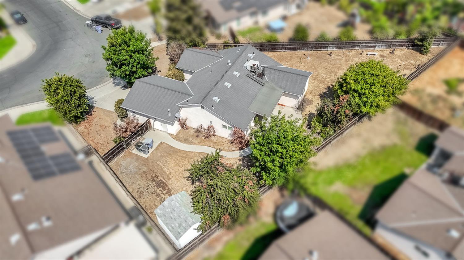 5565 W Lamona Ave, Fresno, CA 93722