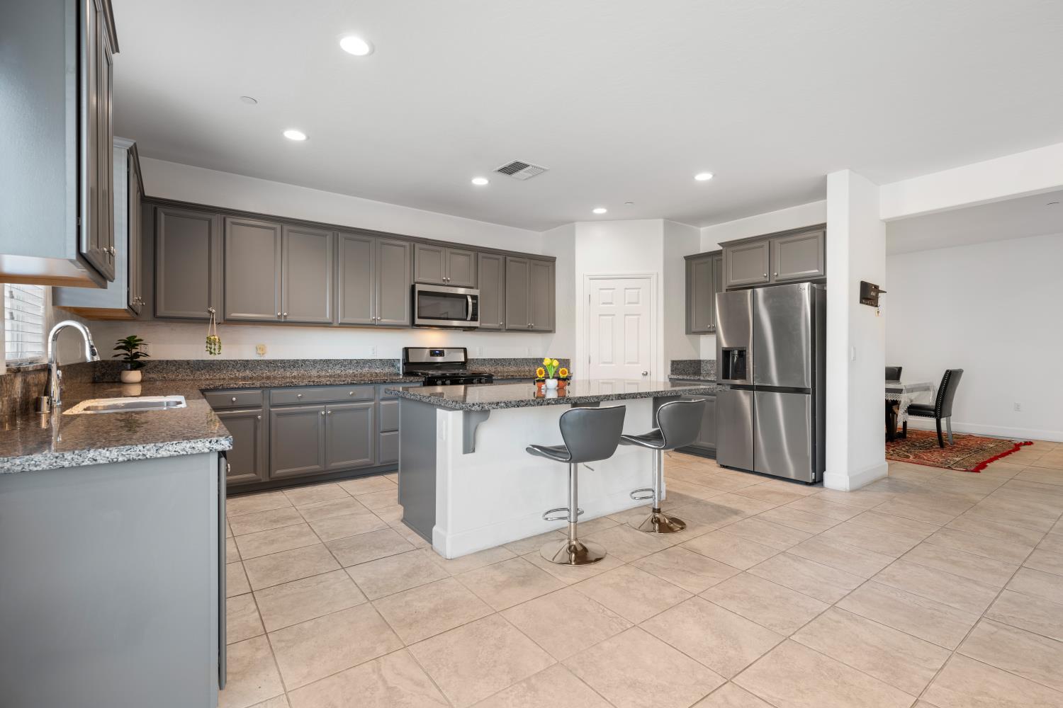 6696 E Harvard Ave, Fresno, CA 93727