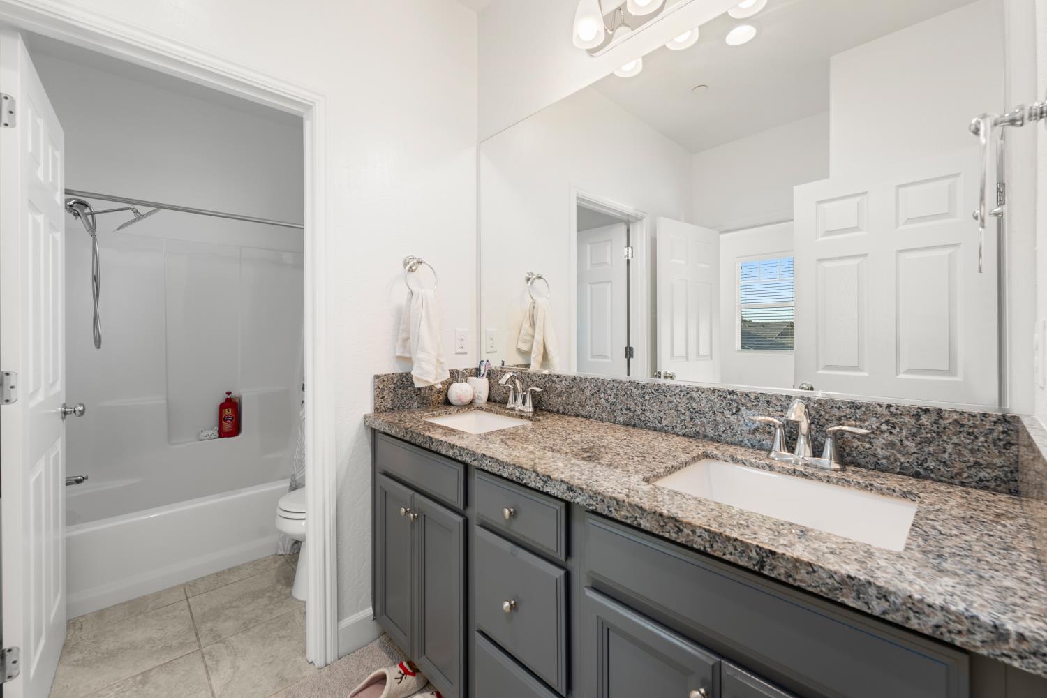 6696 E Harvard Ave, Fresno, CA 93727