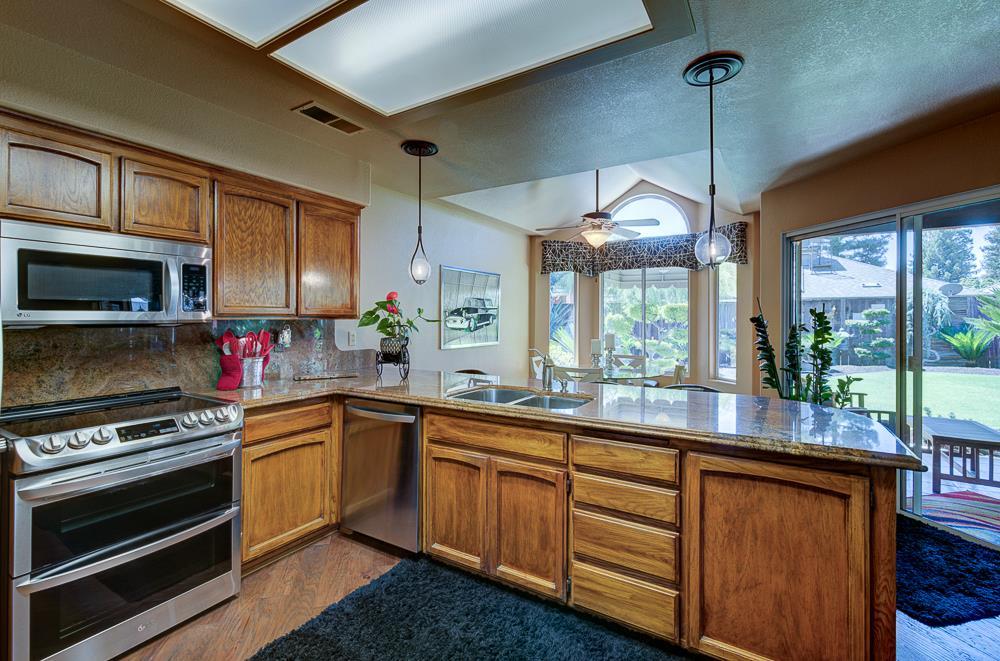 1425 E Quincy Ave, Fresno, CA 93720