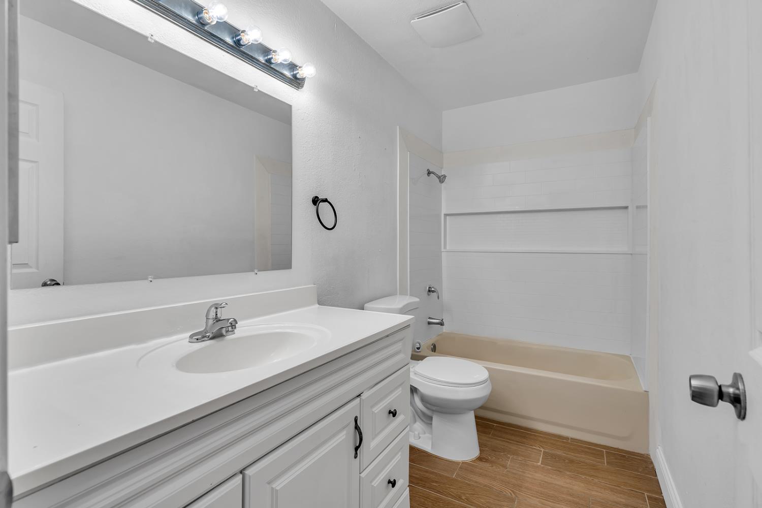 4831 E Geary, Fresno, CA 93725