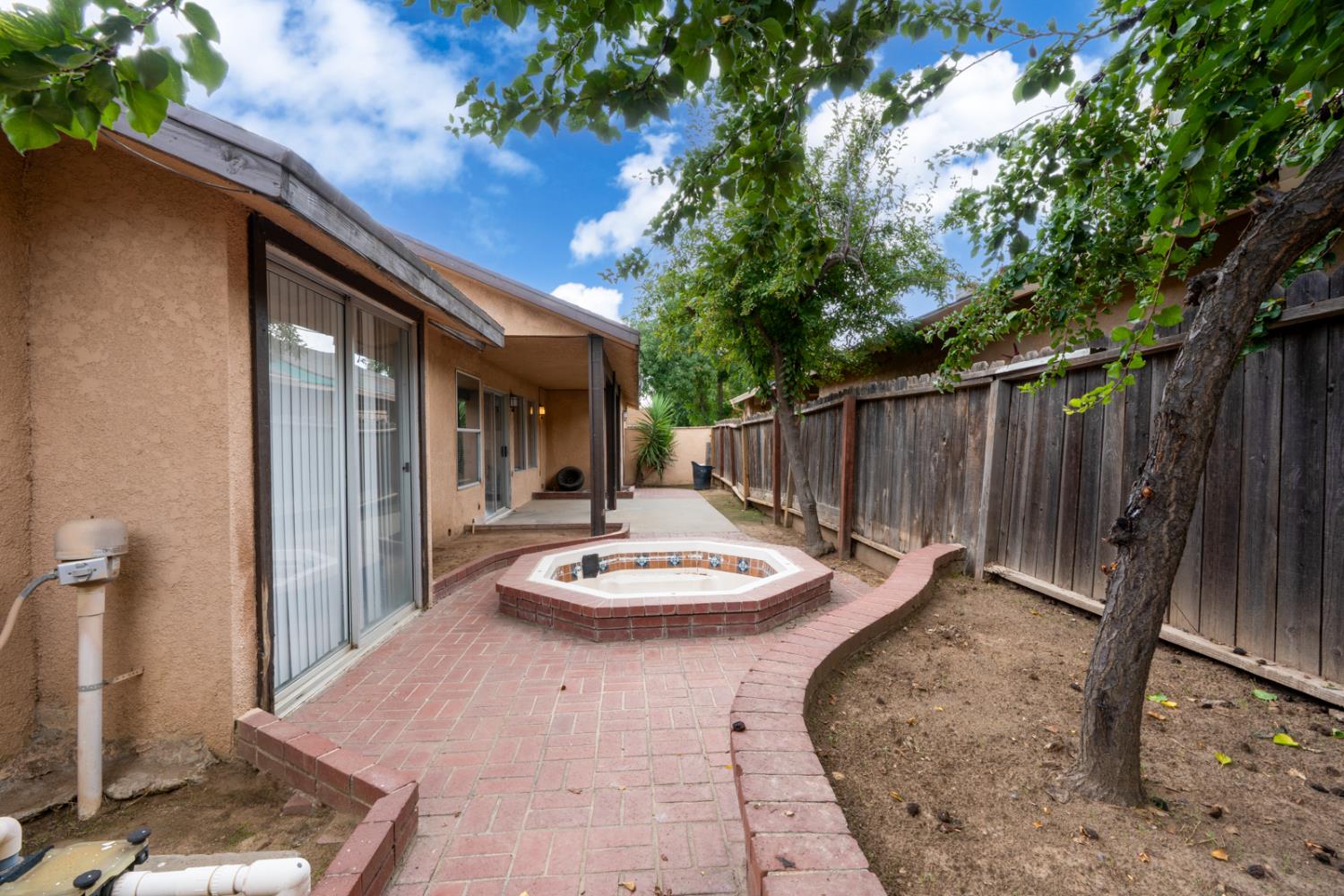 4831 E Geary, Fresno, CA 93725