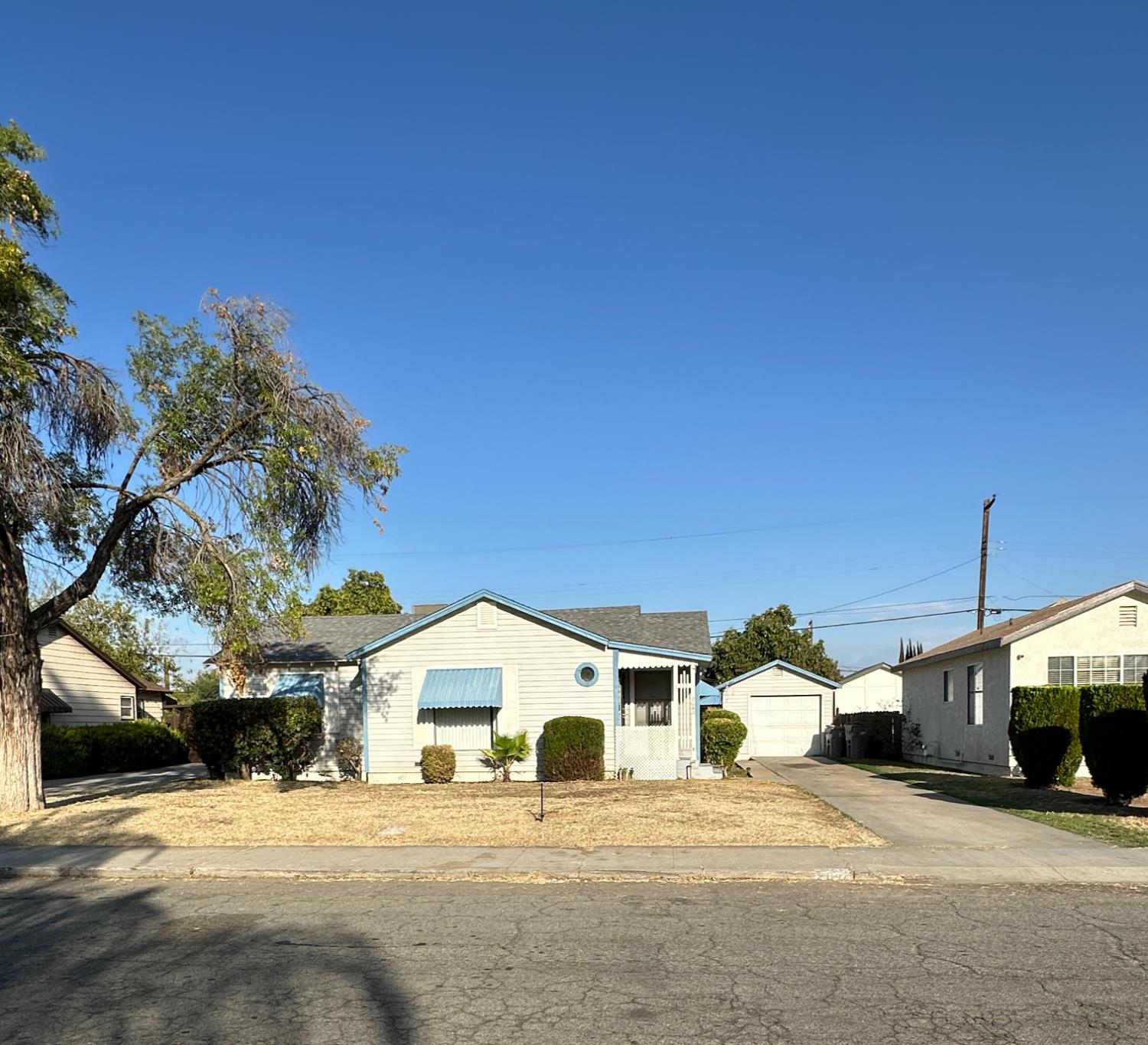 2042 E Mayfair Dr, Fresno, CA 93703