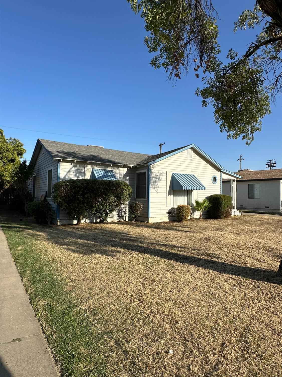 2042 E Mayfair Dr, Fresno, CA 93703