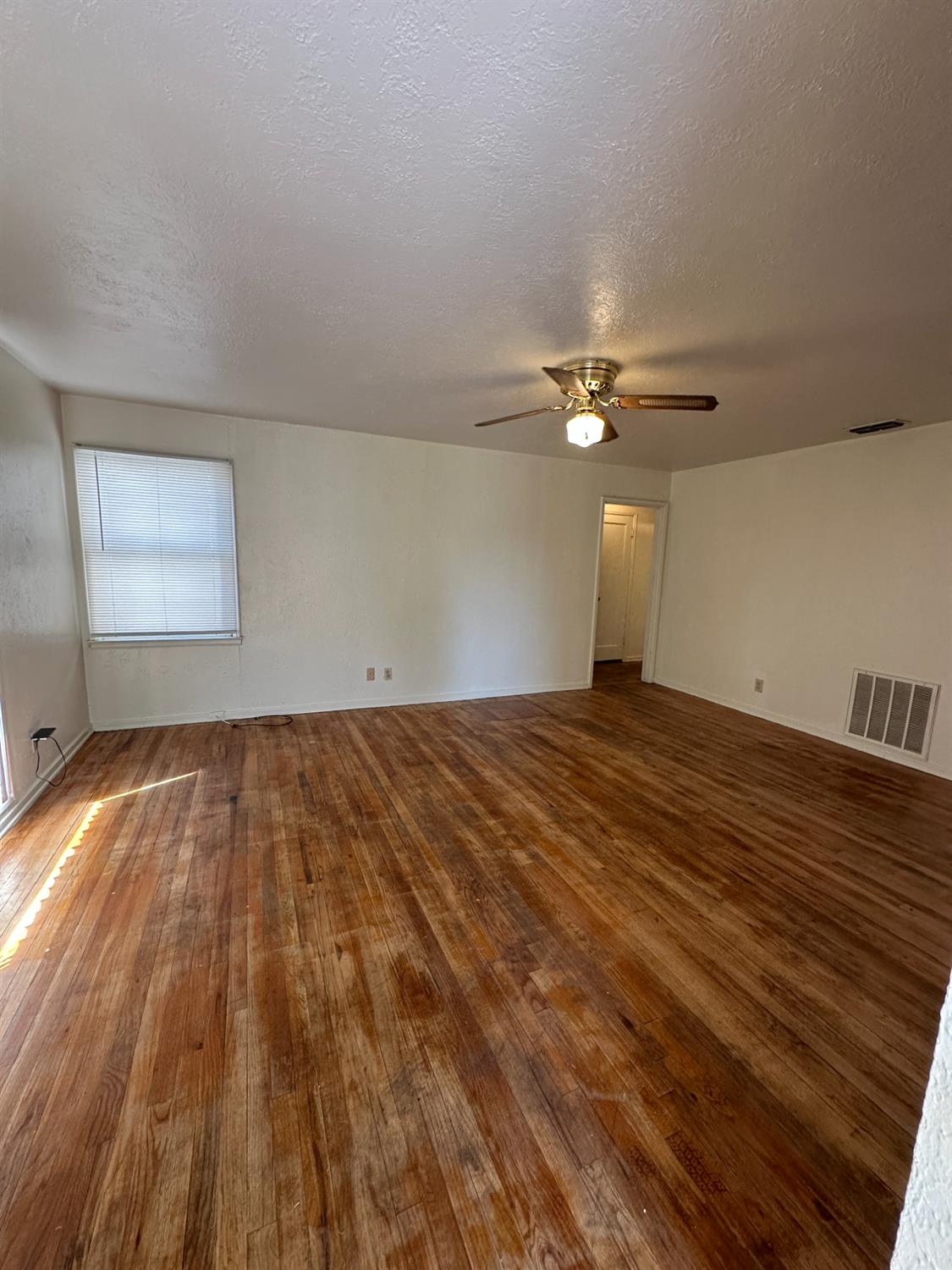 2042 E Mayfair Dr, Fresno, CA 93703