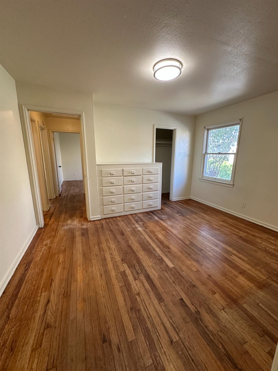 2042 E Mayfair Dr, Fresno, CA 93703