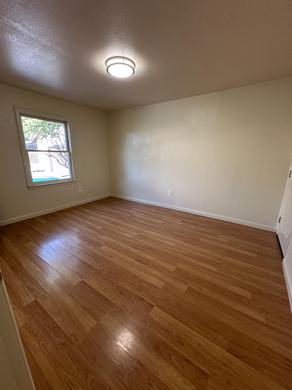 2042 E Mayfair Dr, Fresno, CA 93703