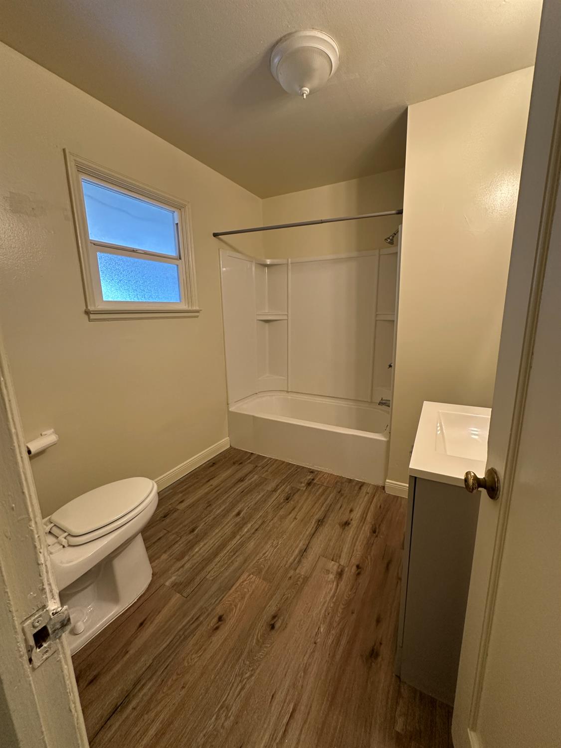 2042 E Mayfair Dr, Fresno, CA 93703