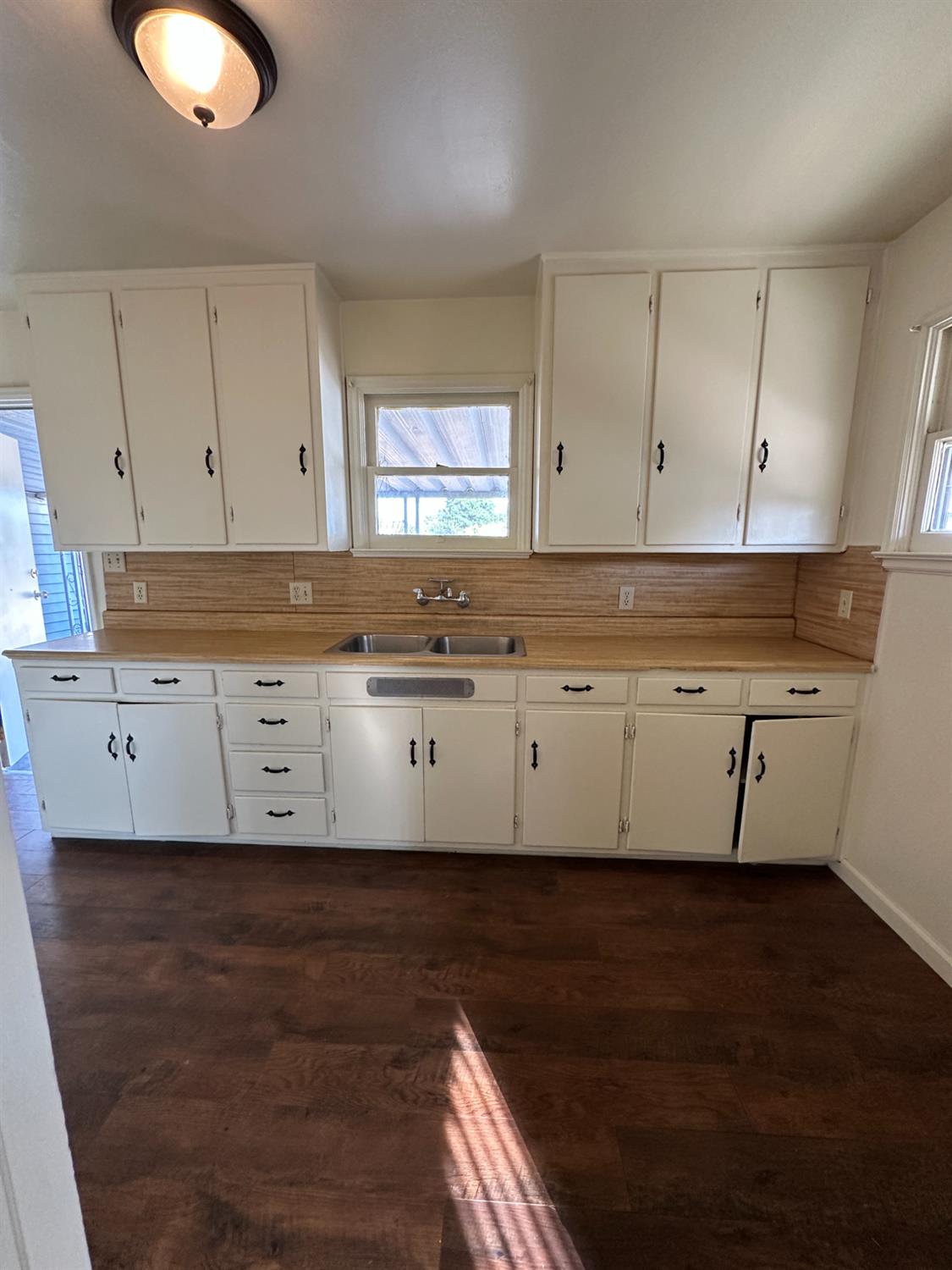 2042 E Mayfair Dr, Fresno, CA 93703