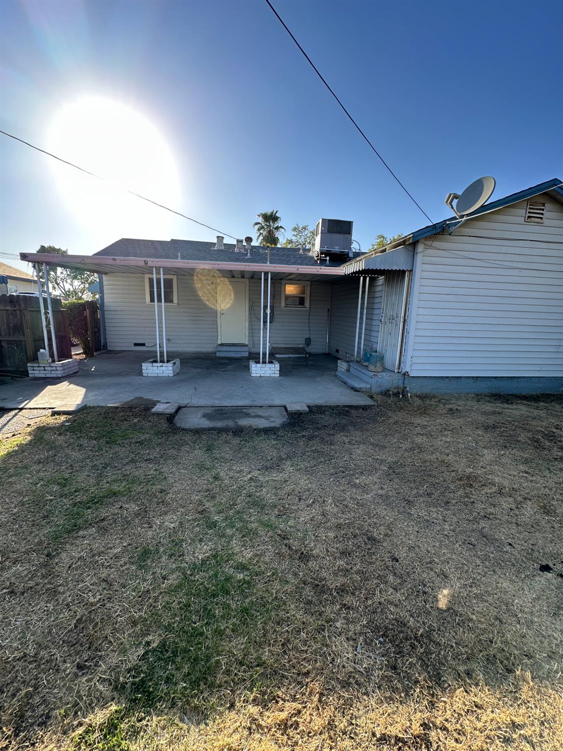 2042 E Mayfair Dr, Fresno, CA 93703