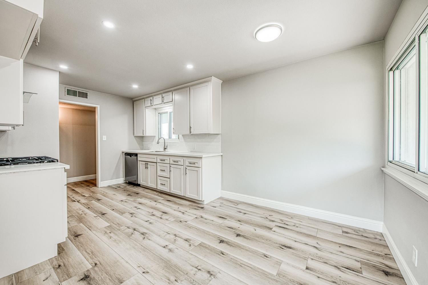 4466 E Donner Ave, Fresno, CA 93726