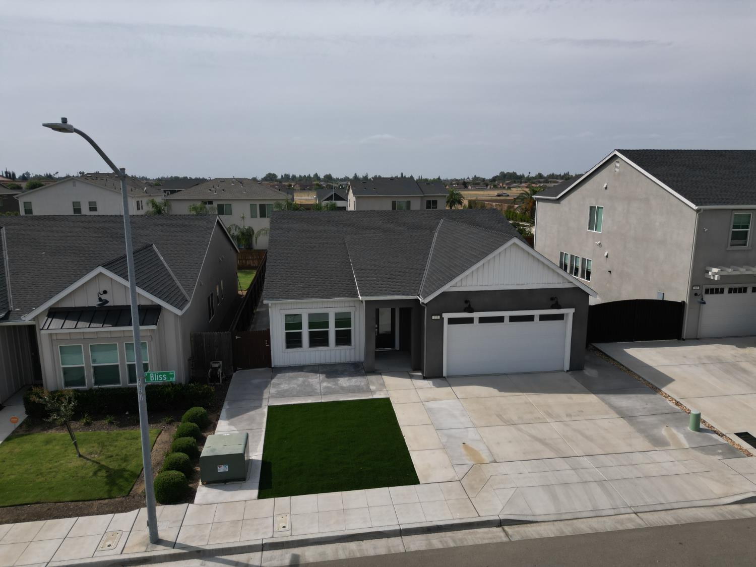 153 N Bliss Ave, Fresno, CA 93727