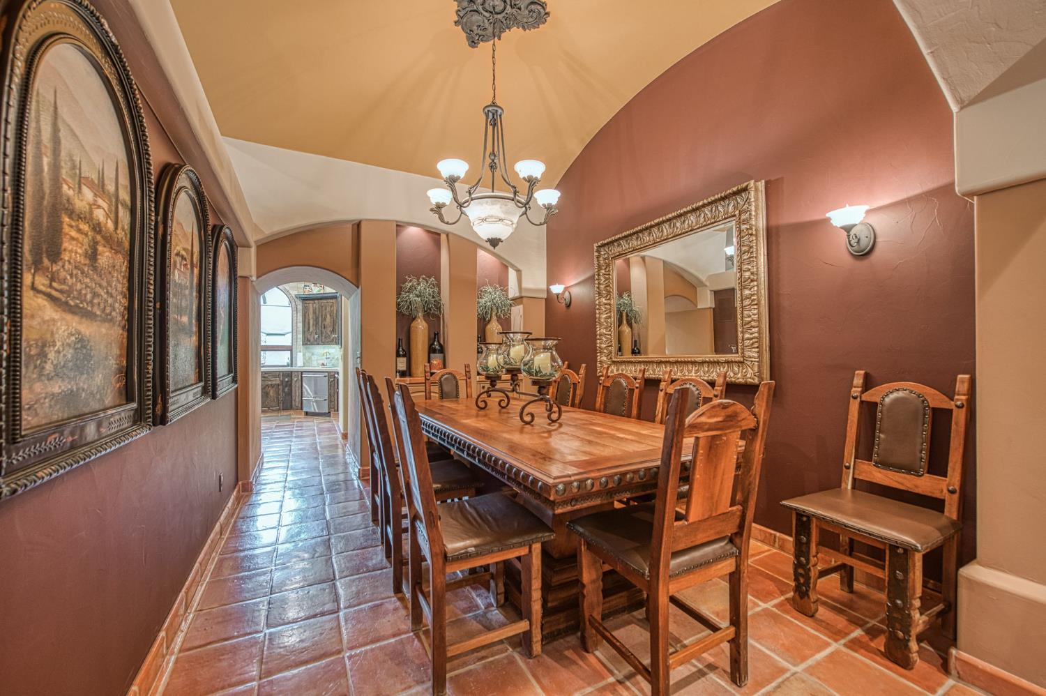 876 E Sutton Dr, Fresno, CA 93720