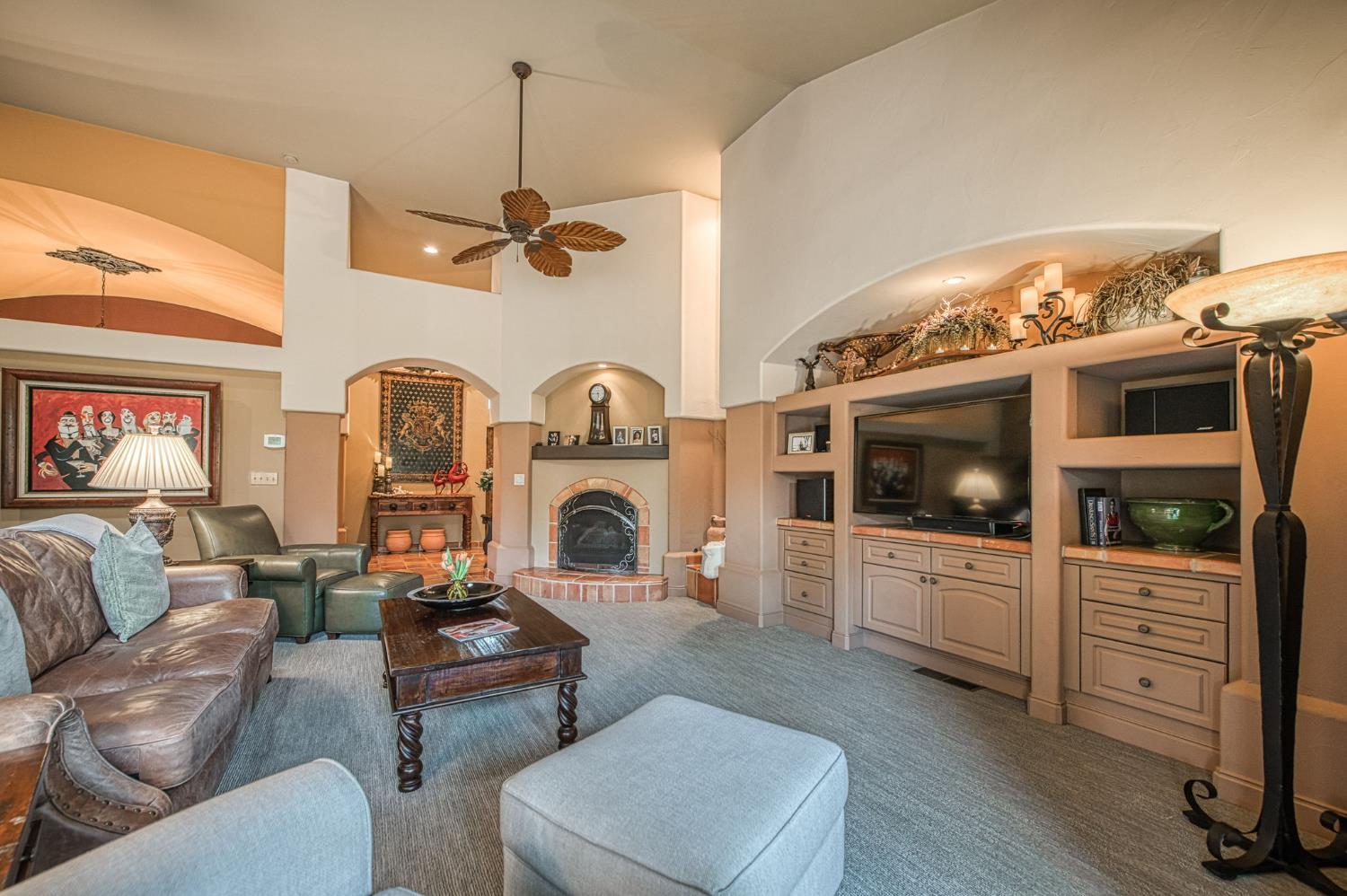 876 E Sutton Dr, Fresno, CA 93720