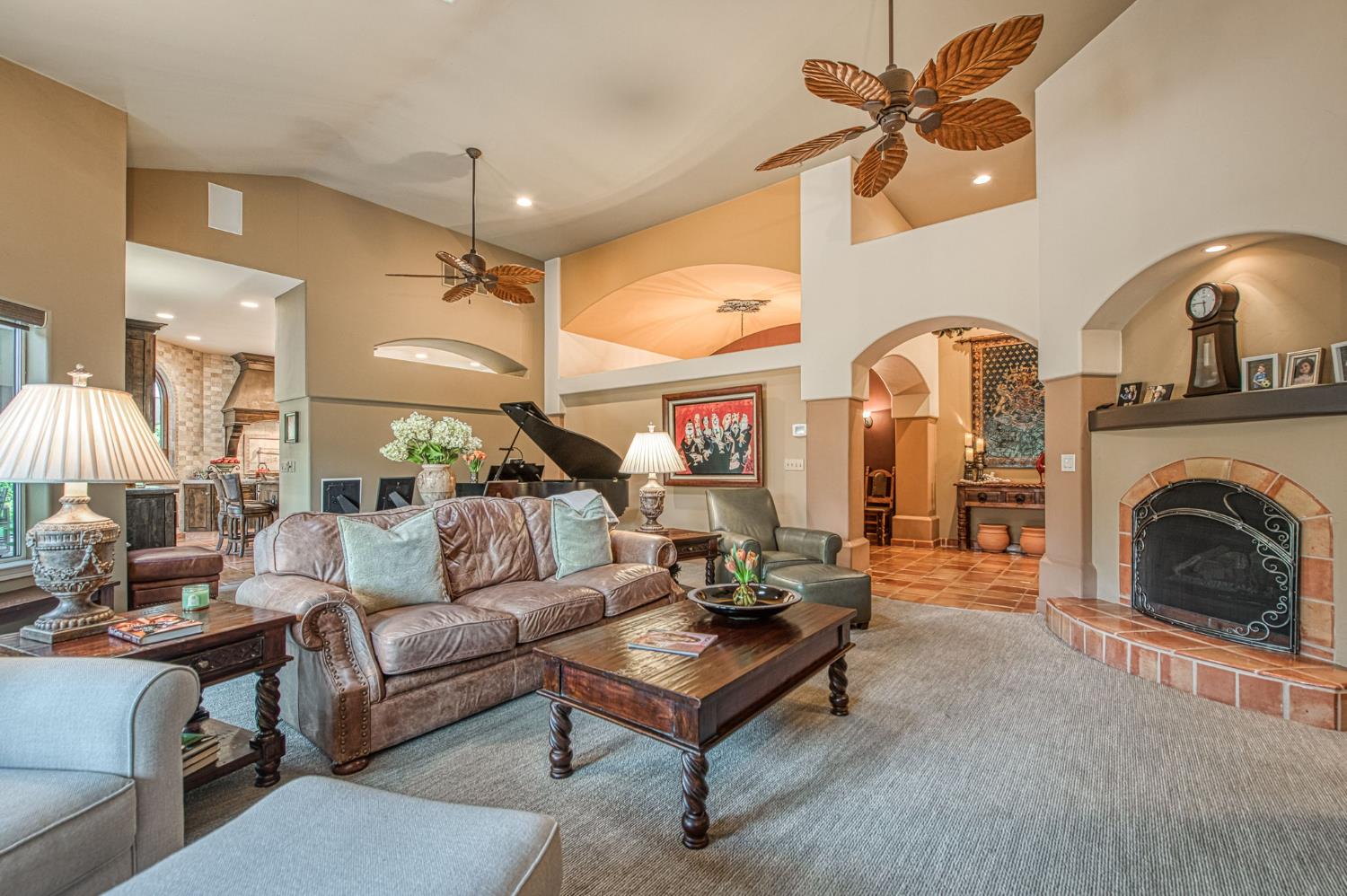 876 E Sutton Dr, Fresno, CA 93720