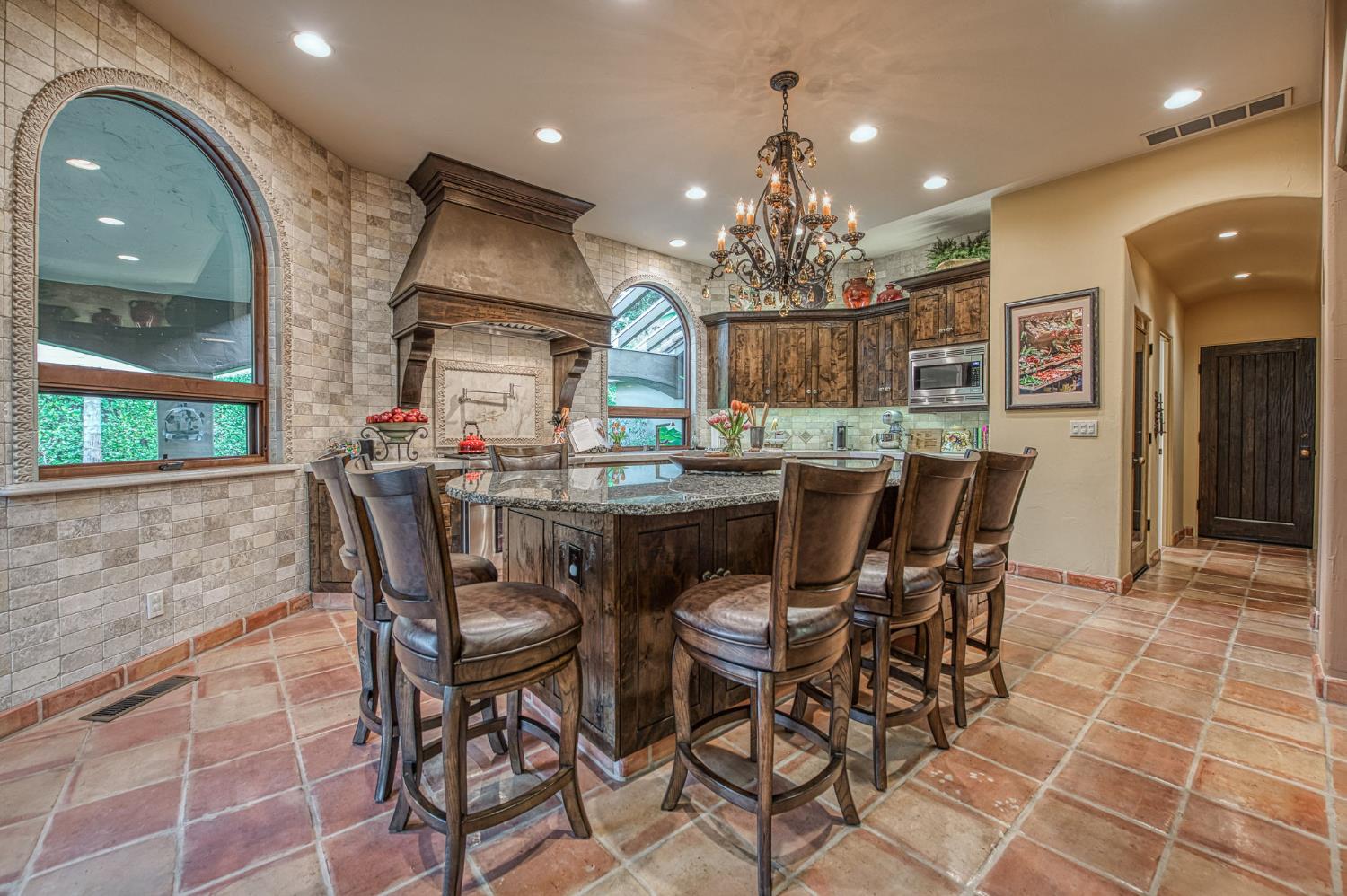 876 E Sutton Dr, Fresno, CA 93720