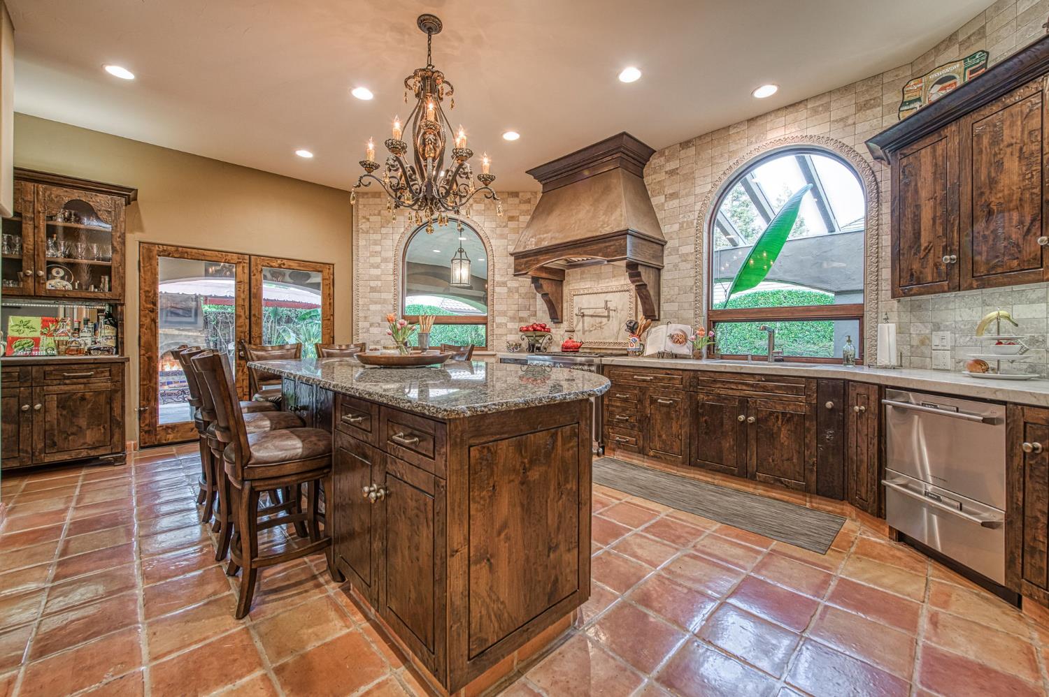 876 E Sutton Dr, Fresno, CA 93720