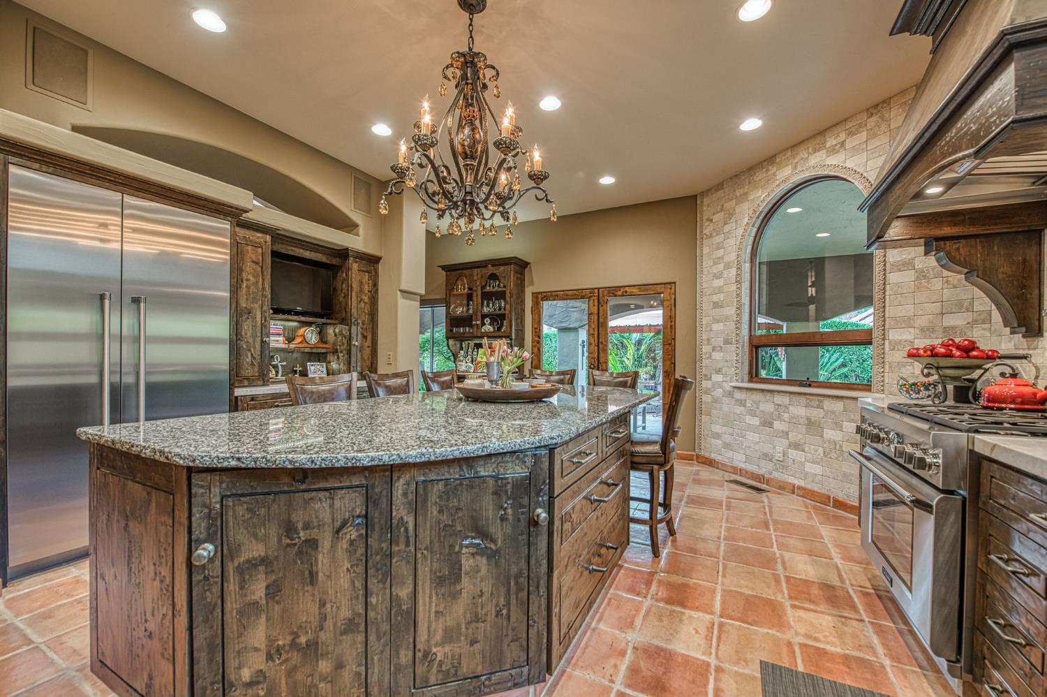 876 E Sutton Dr, Fresno, CA 93720