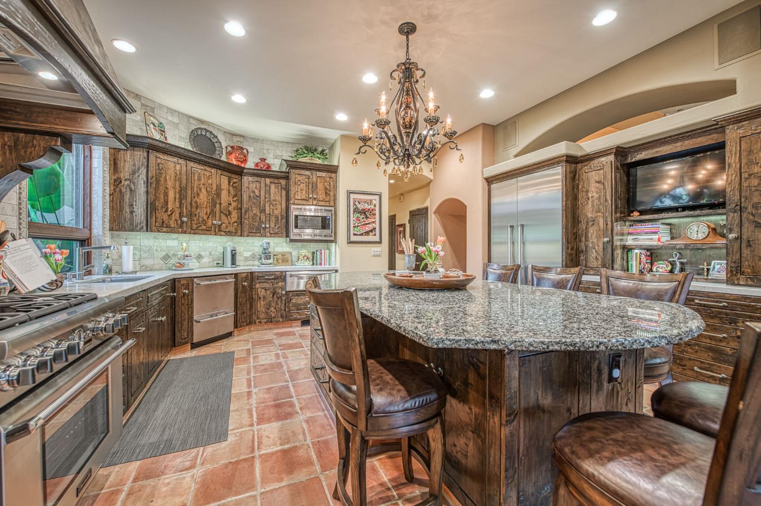 876 E Sutton Dr, Fresno, CA 93720