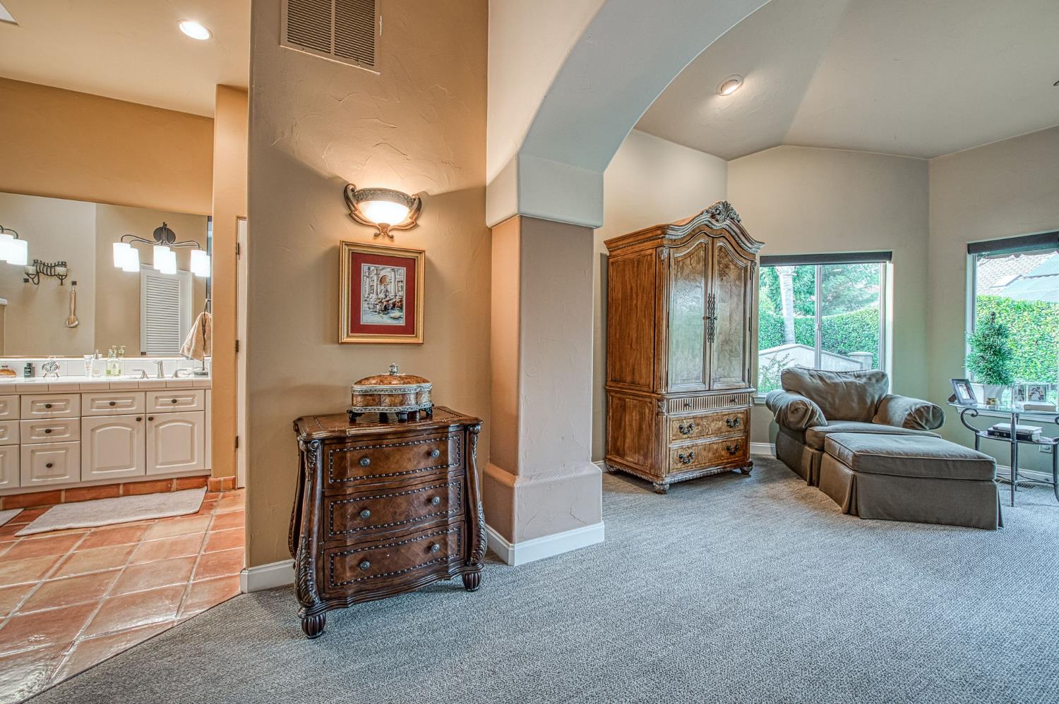 876 E Sutton Dr, Fresno, CA 93720