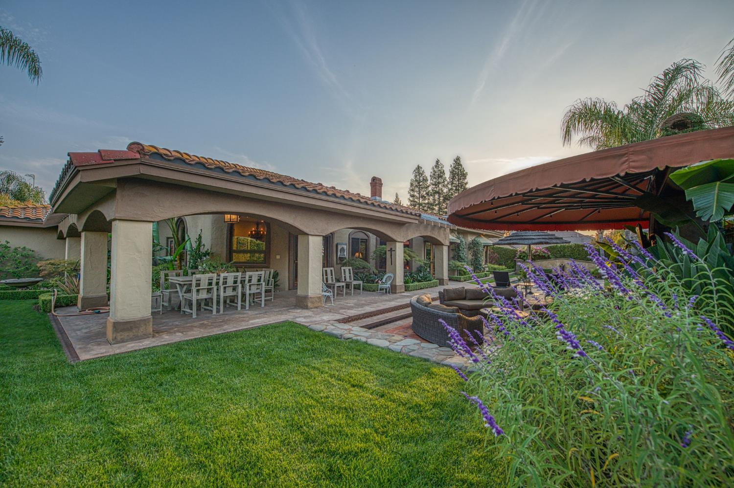876 E Sutton Dr, Fresno, CA 93720
