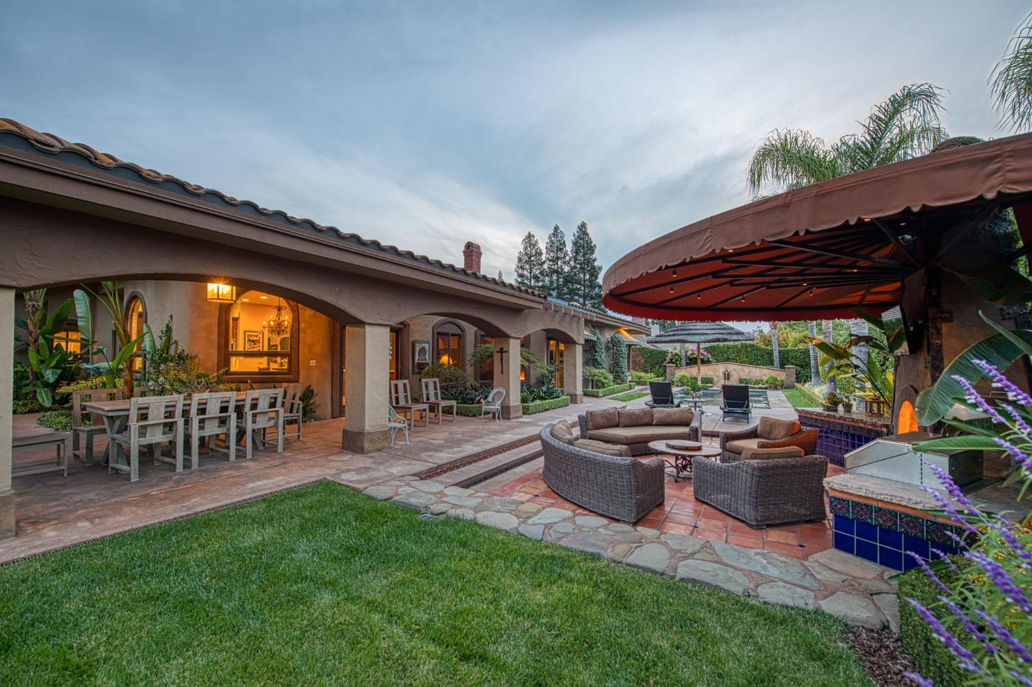 876 E Sutton Dr, Fresno, CA 93720