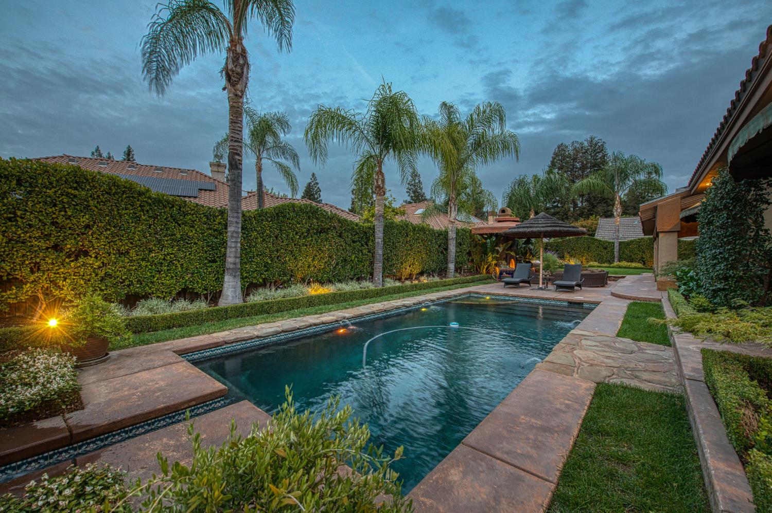 876 E Sutton Dr, Fresno, CA 93720