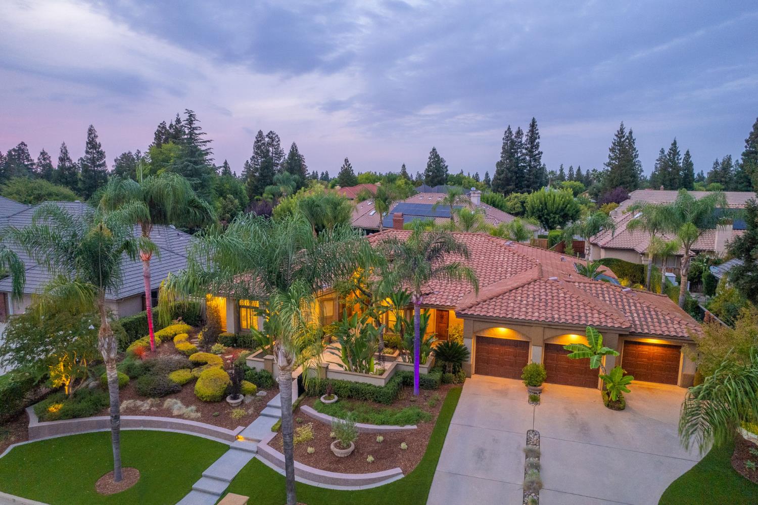 876 E Sutton Dr, Fresno, CA 93720