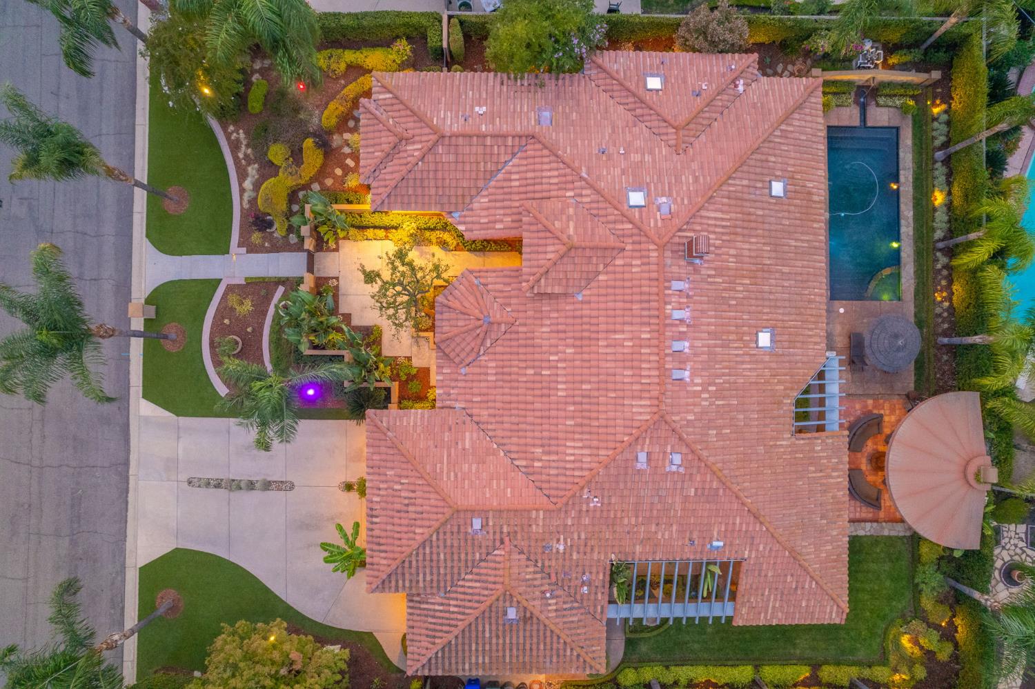 876 E Sutton Dr, Fresno, CA 93720