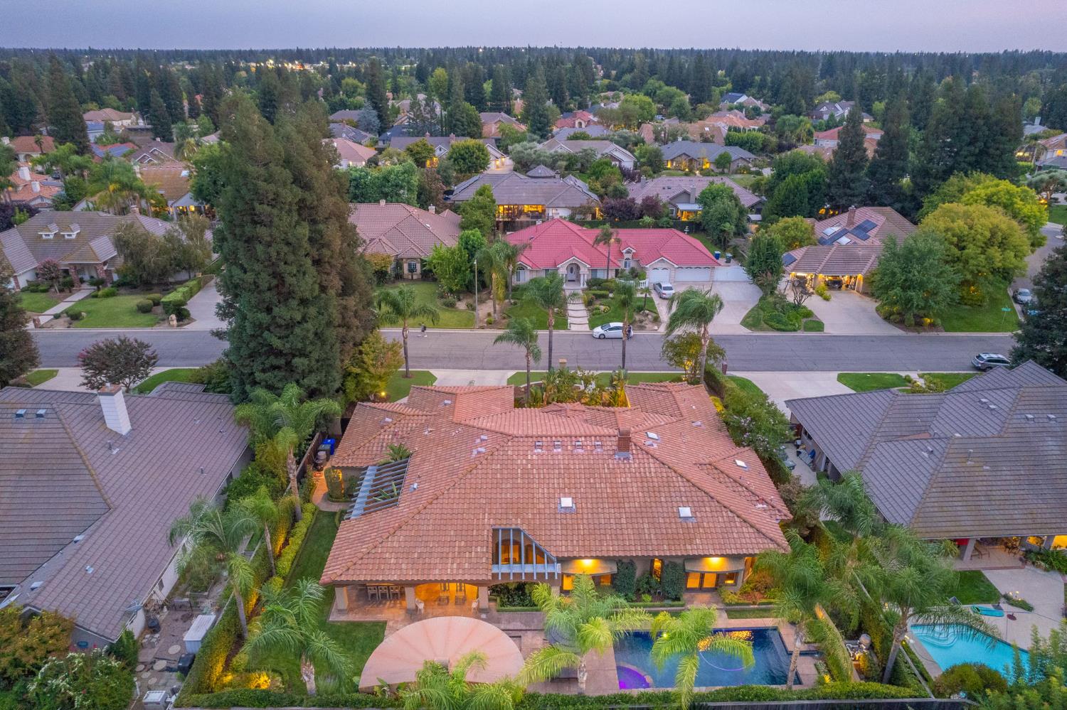 876 E Sutton Dr, Fresno, CA 93720