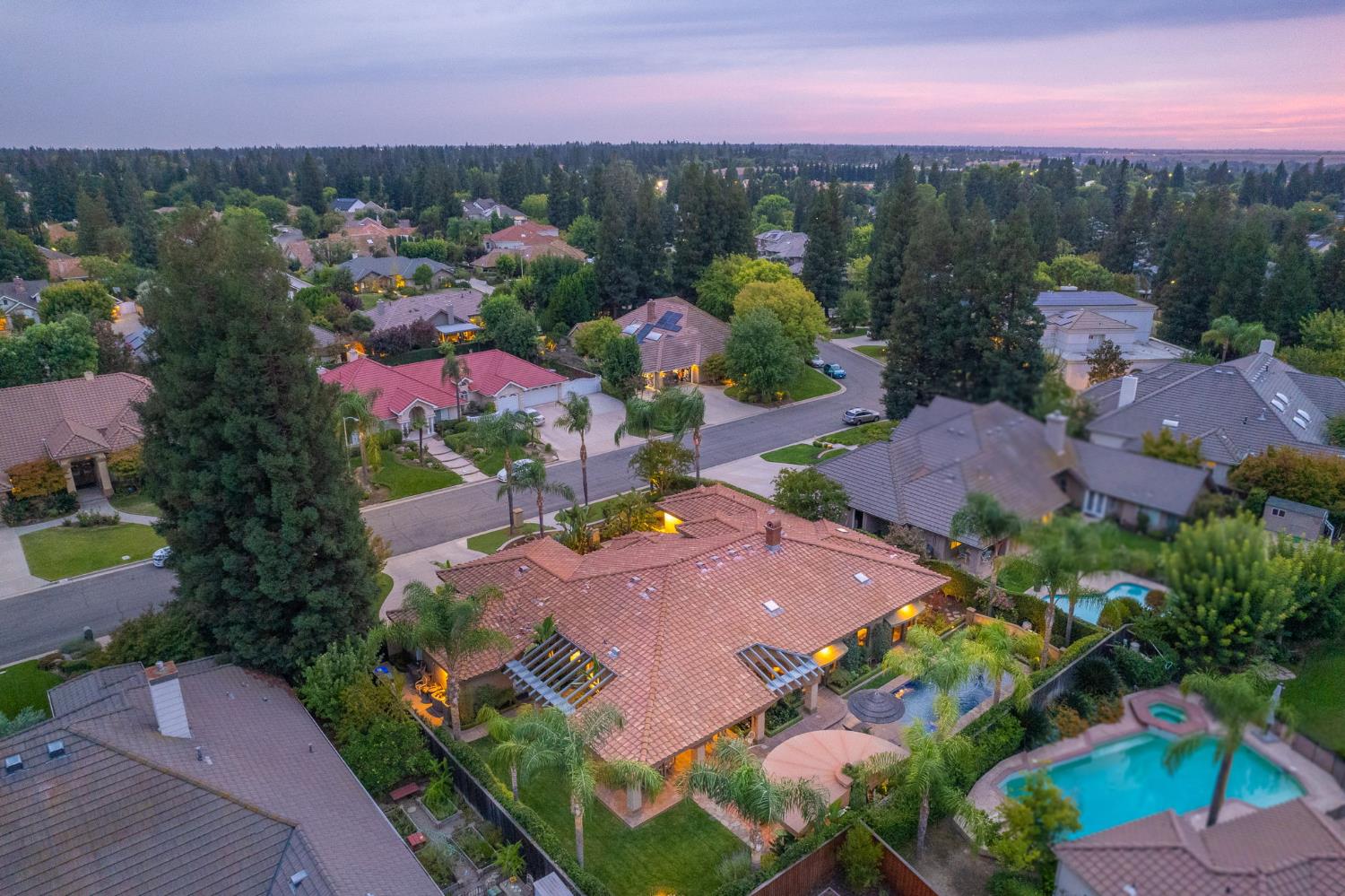 876 E Sutton Dr, Fresno, CA 93720