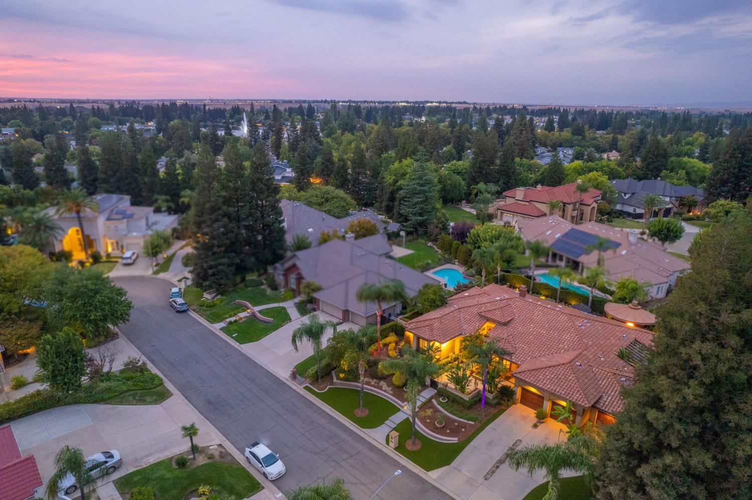 876 E Sutton Dr, Fresno, CA 93720
