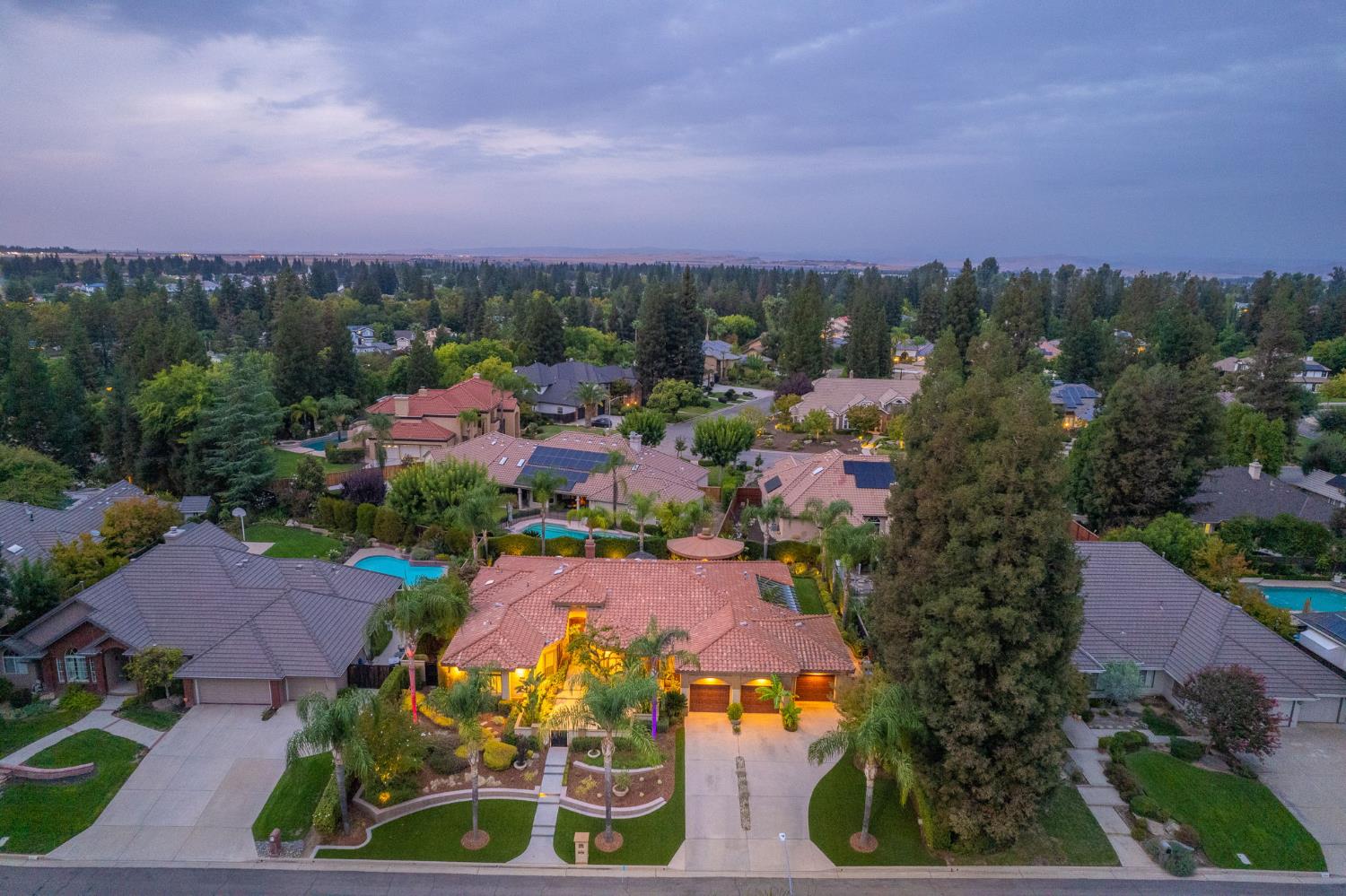 876 E Sutton Dr, Fresno, CA 93720