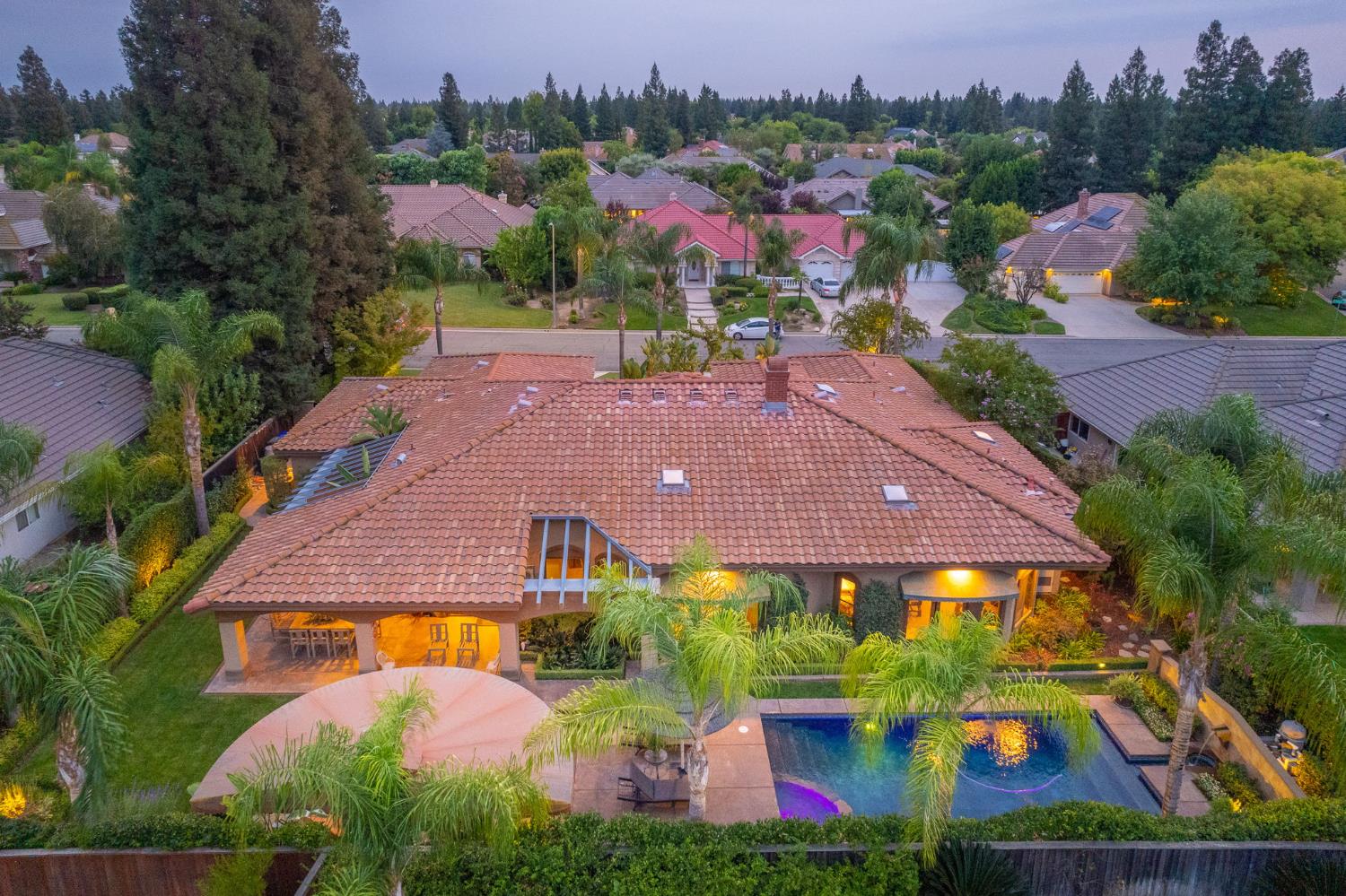 876 E Sutton Dr, Fresno, CA 93720
