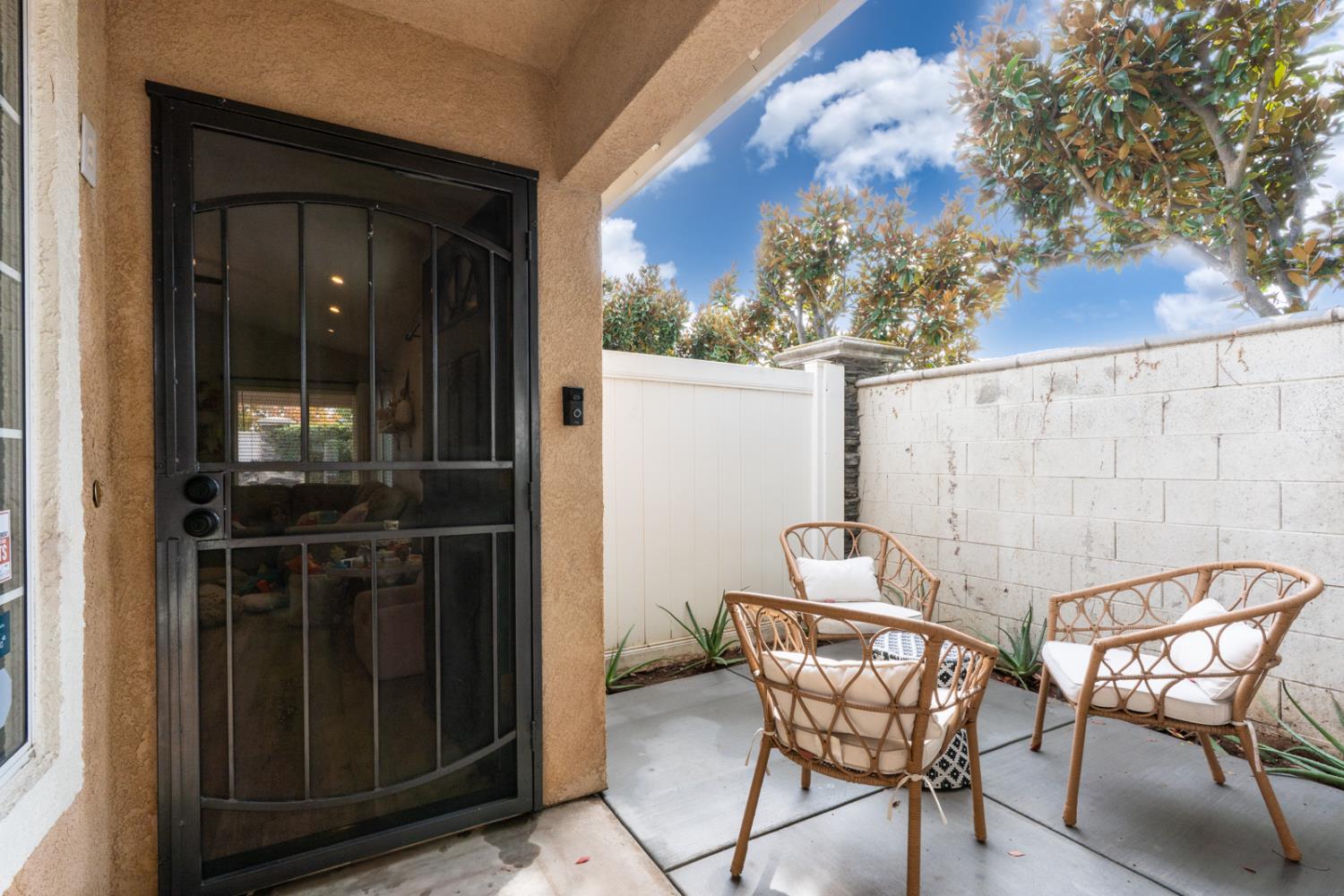 7502 N Trellis Cir, Fresno, CA 93720